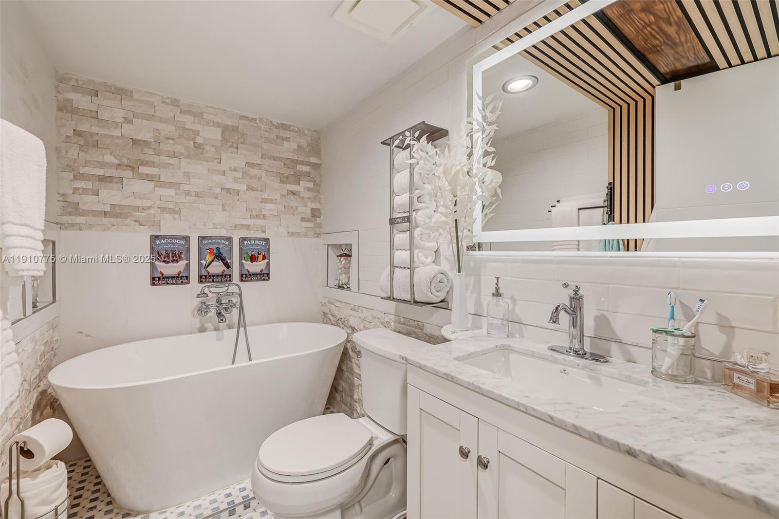 CASA DEL REY CONDO - Residential