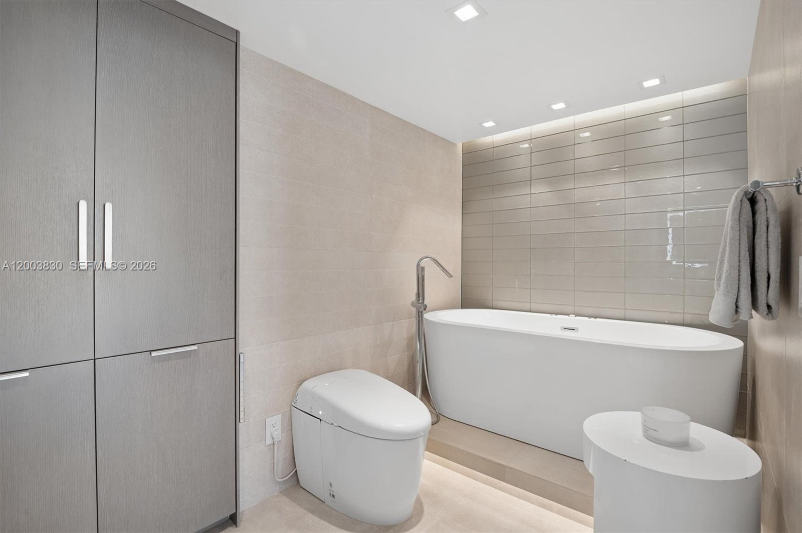 SOUTH POINTE TOWERS CONDO - Residential