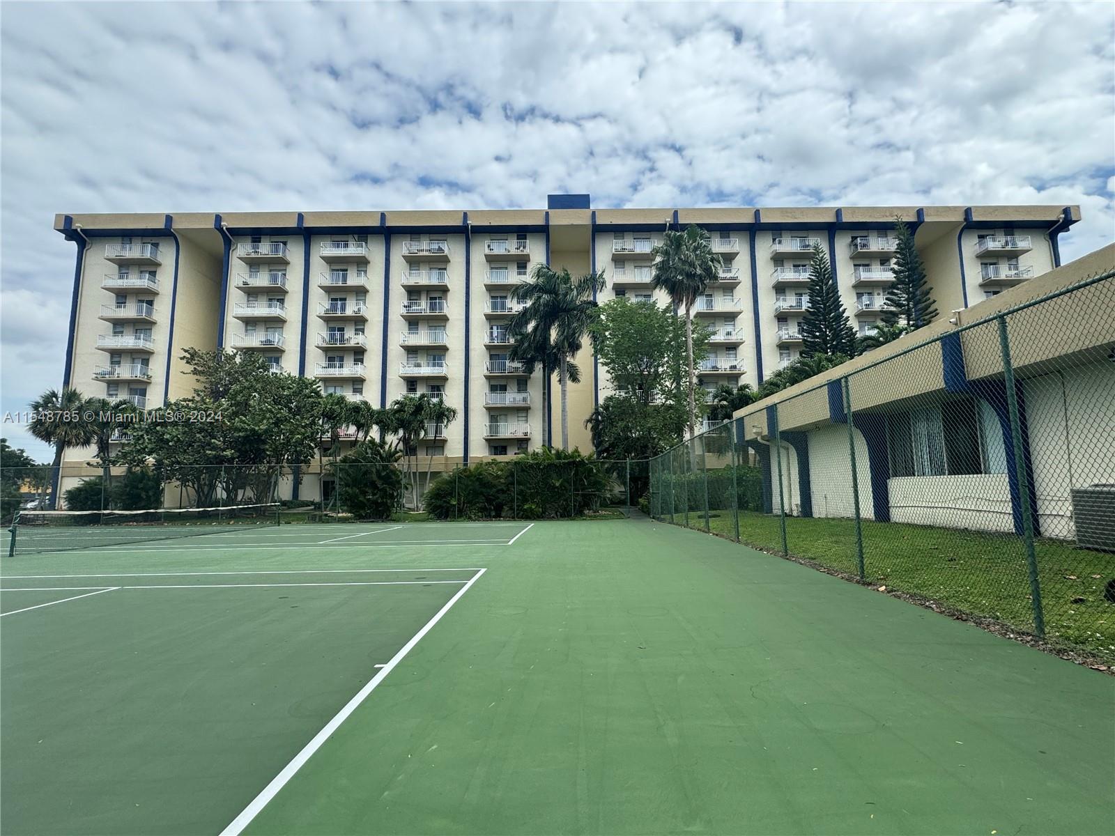 YOLANDA VILLAS CONDO - Residential
