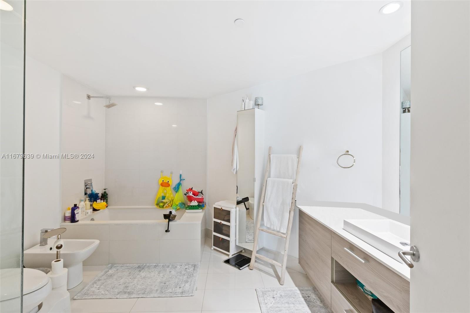 1300 S MIAMI AVENUE CONDO - Residential