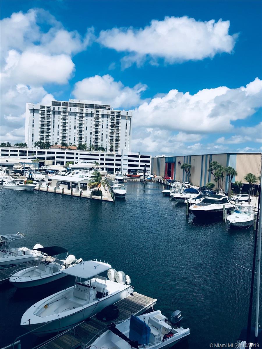 KEYSTONE HARBOR CLUB COND - Residential