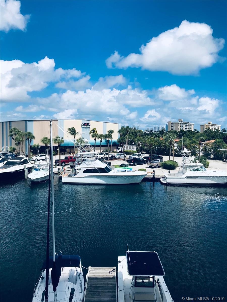 KEYSTONE HARBOR CLUB COND - Residential