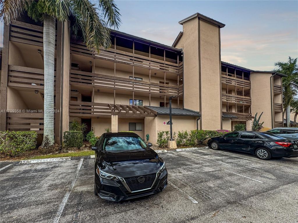 Photo of 121 SW 96th Ter #303, Plantation, FL 33324 (MLS # A11709358)
