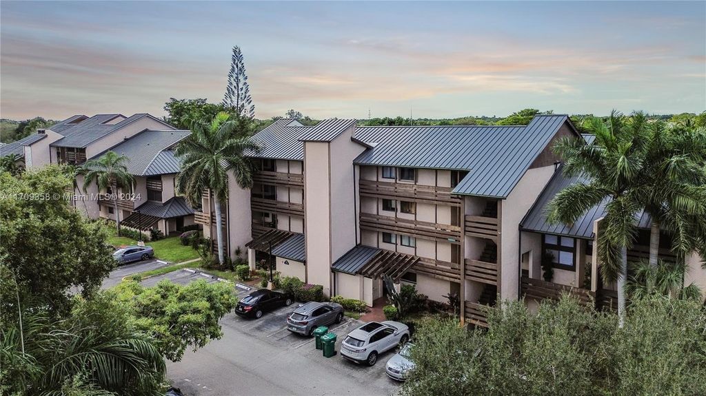 Photo of 121 SW 96th Ter #303, Plantation, FL 33324 (MLS # A11709358)