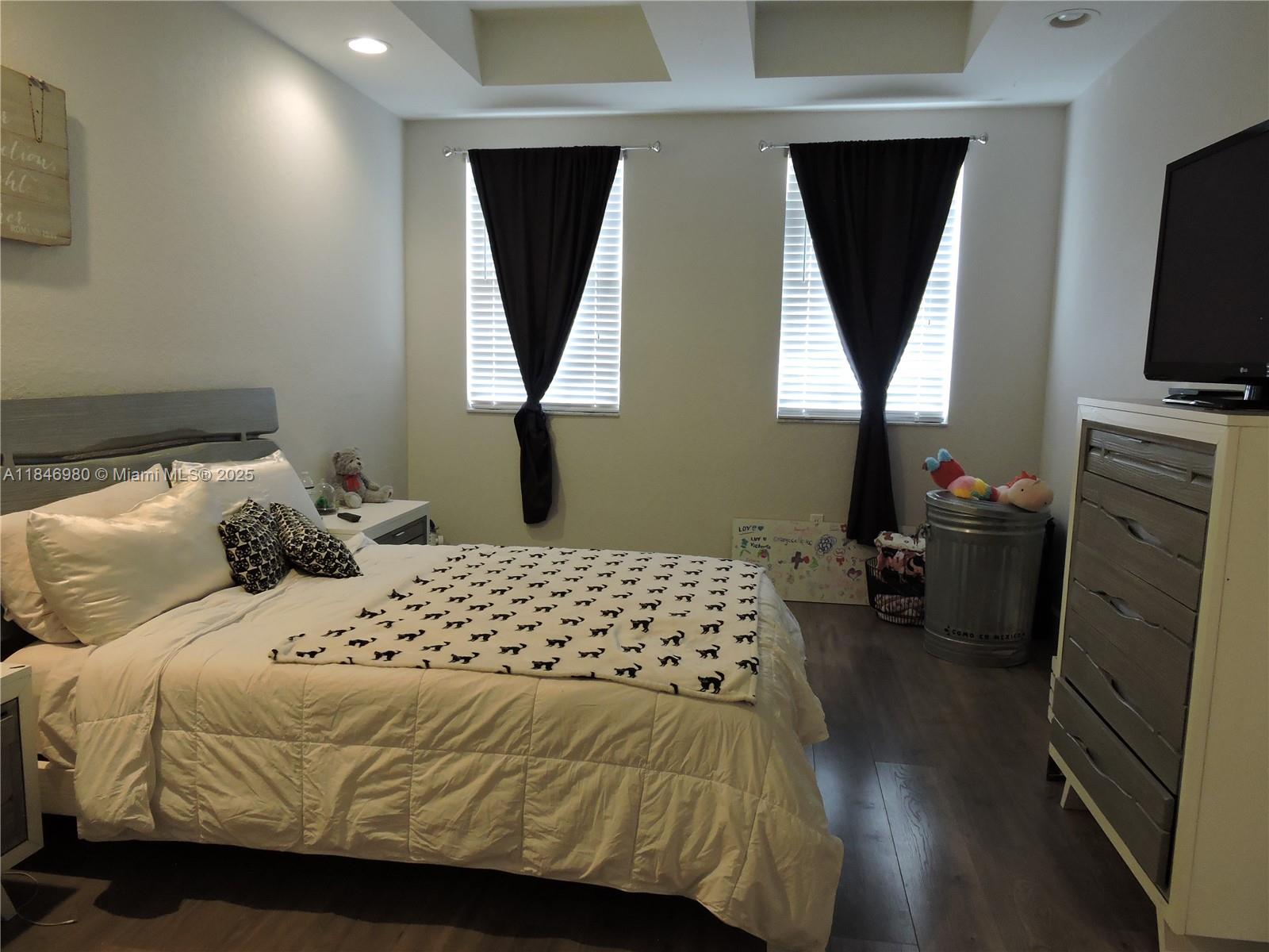 CLOBBLESTONE CONDO - Residential Lease
