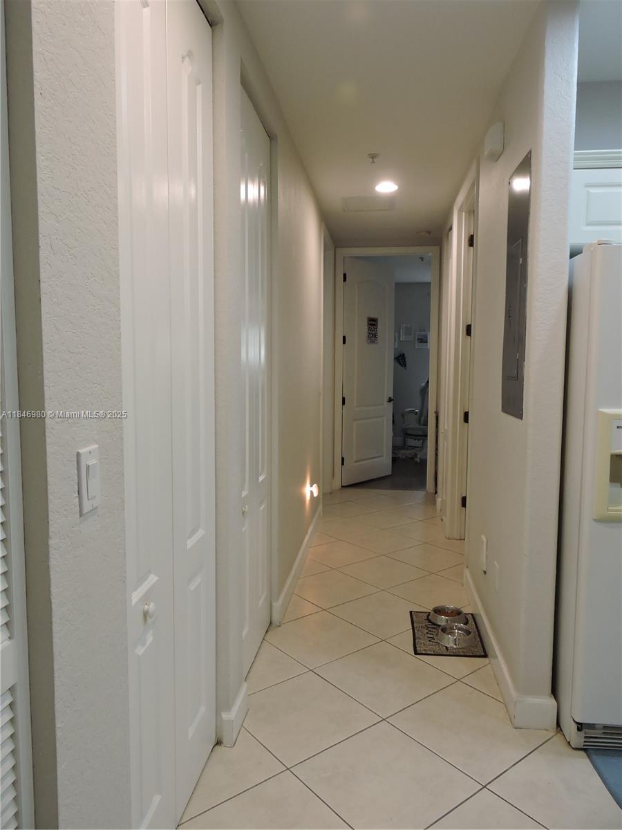 CLOBBLESTONE CONDO - Residential Lease