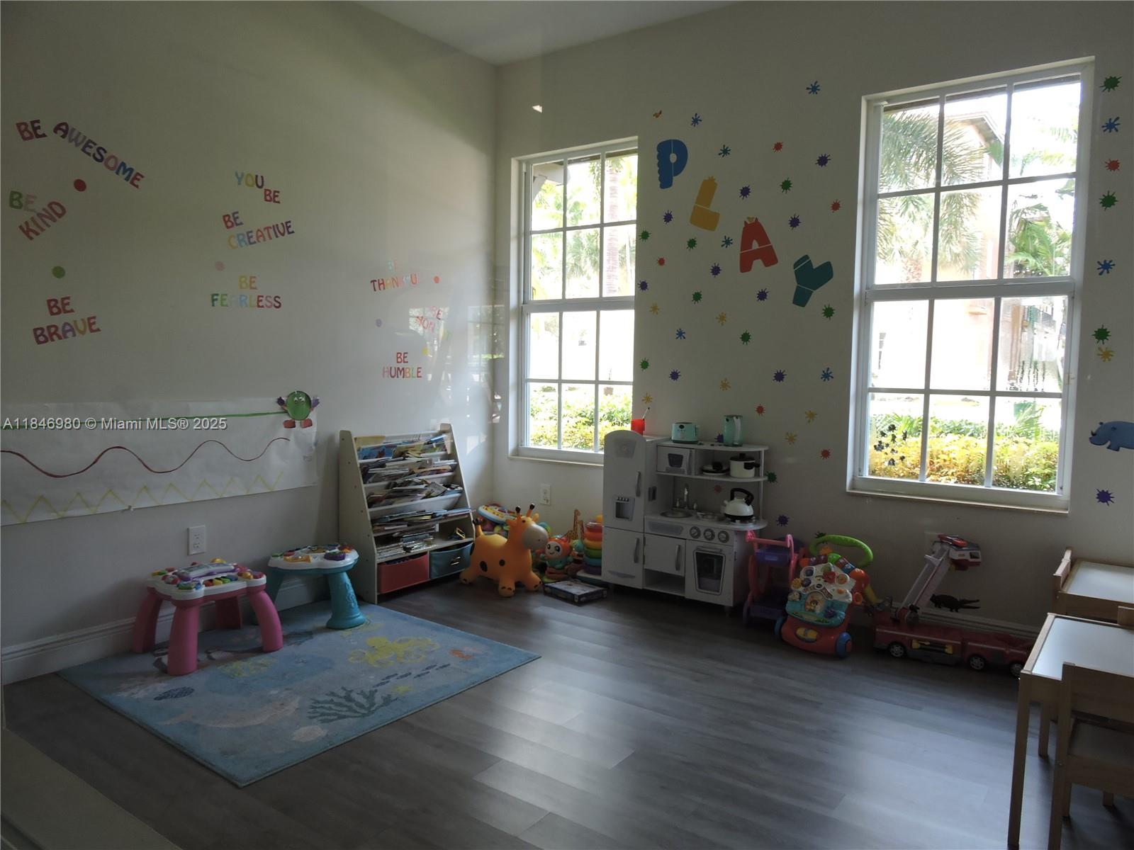 CLOBBLESTONE CONDO - Residential Lease