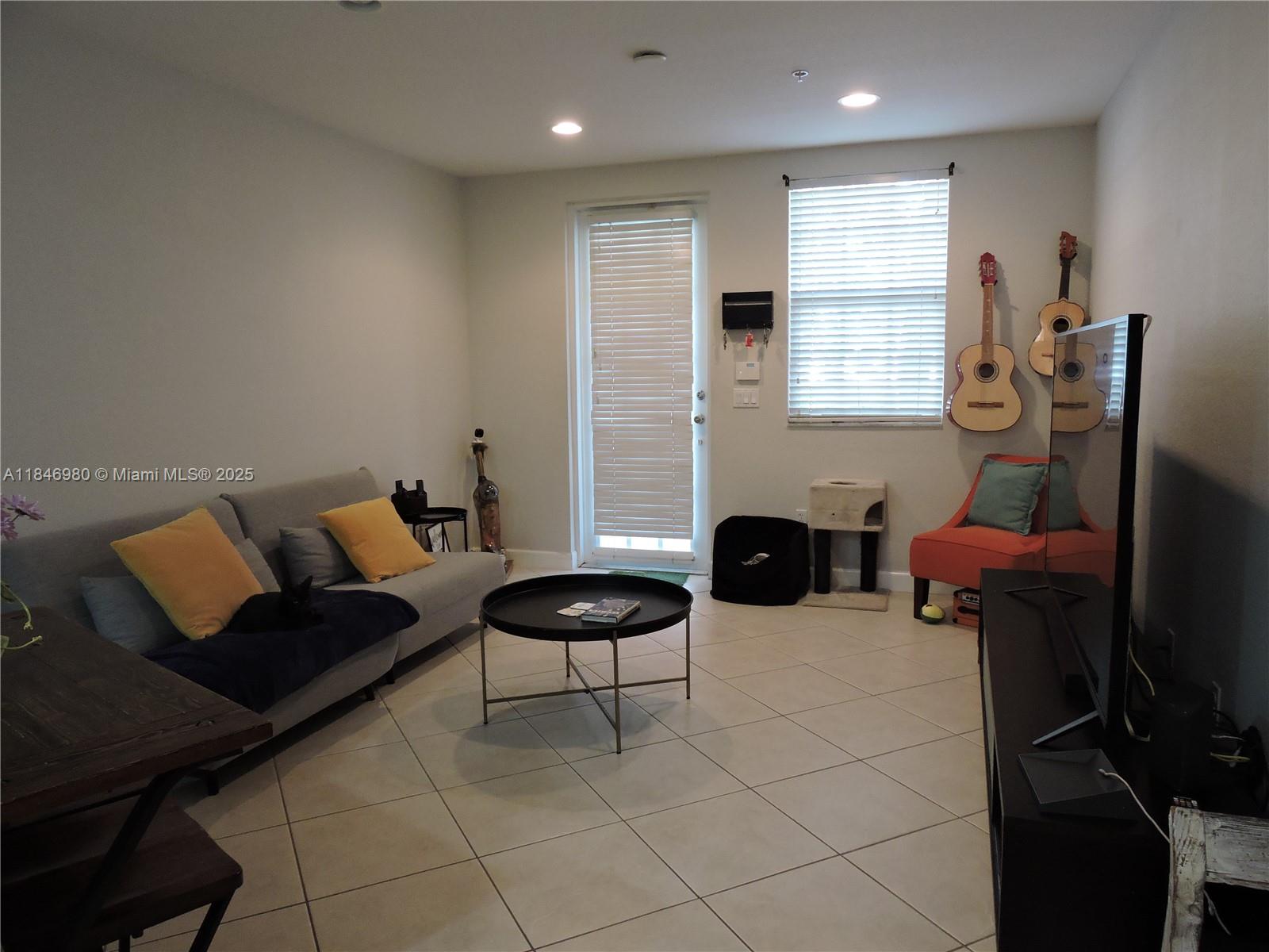 CLOBBLESTONE CONDO - Residential Lease