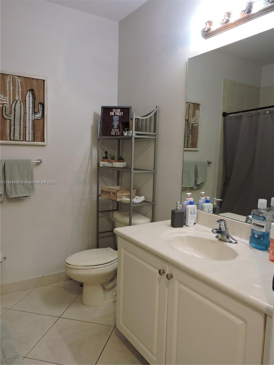 CLOBBLESTONE CONDO - Residential Lease