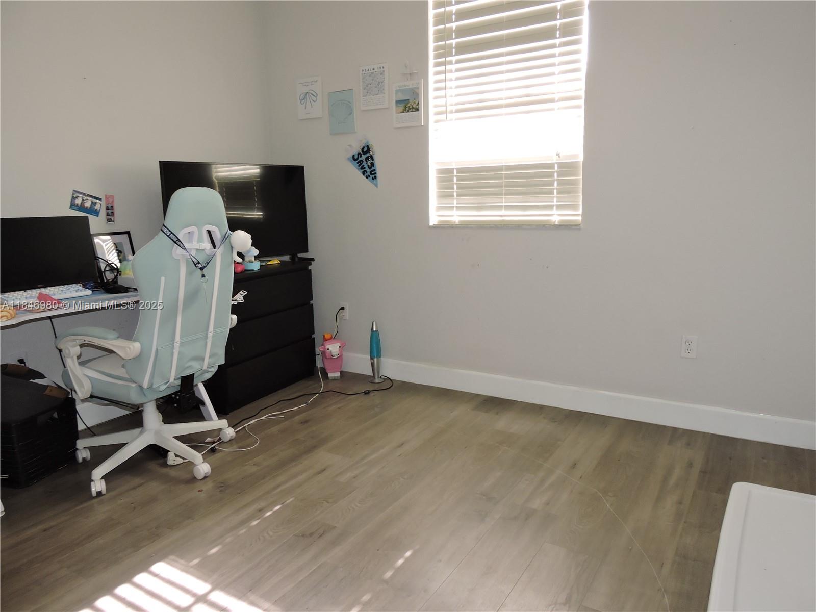 CLOBBLESTONE CONDO - Residential Lease