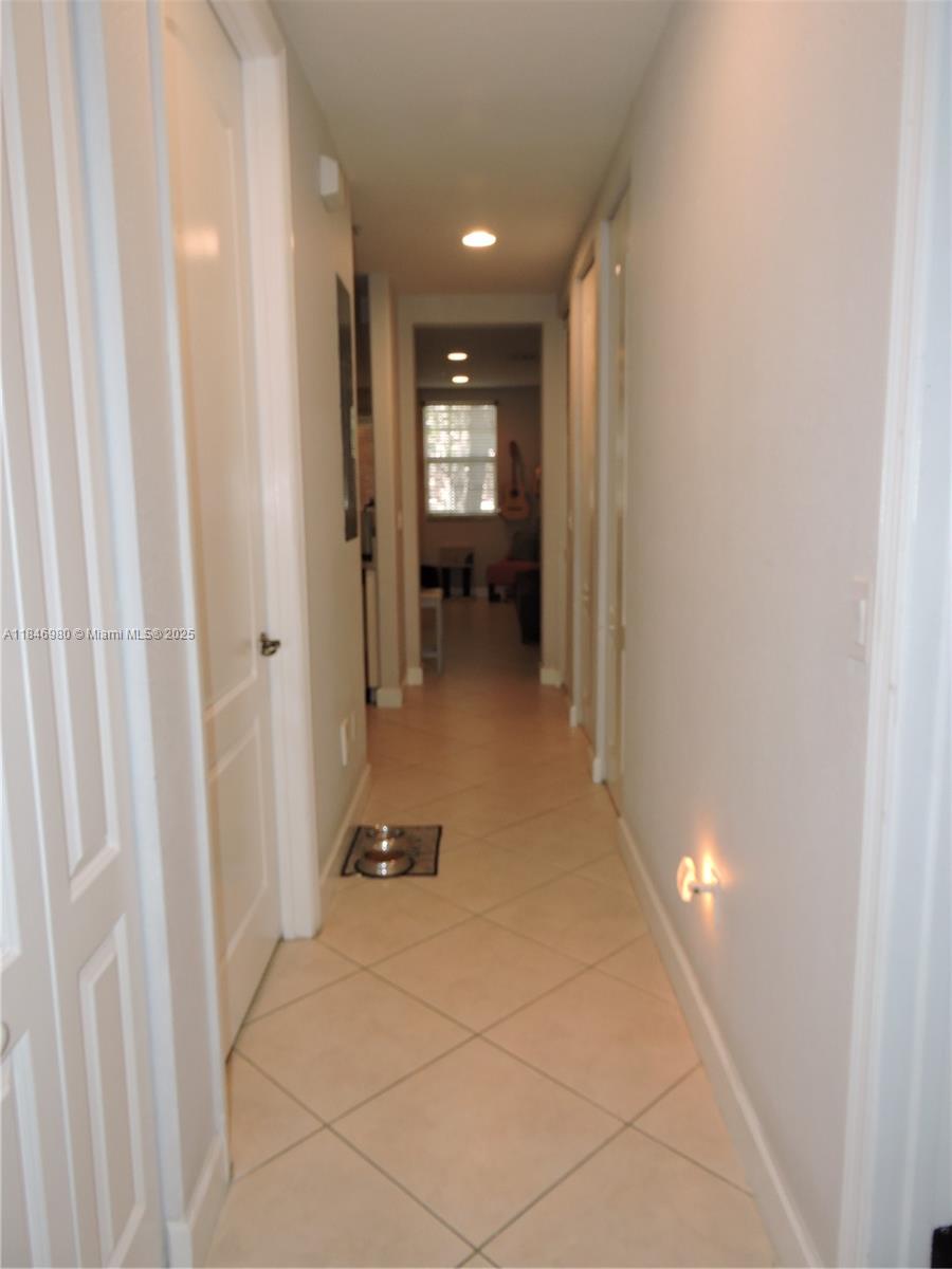 CLOBBLESTONE CONDO - Residential Lease