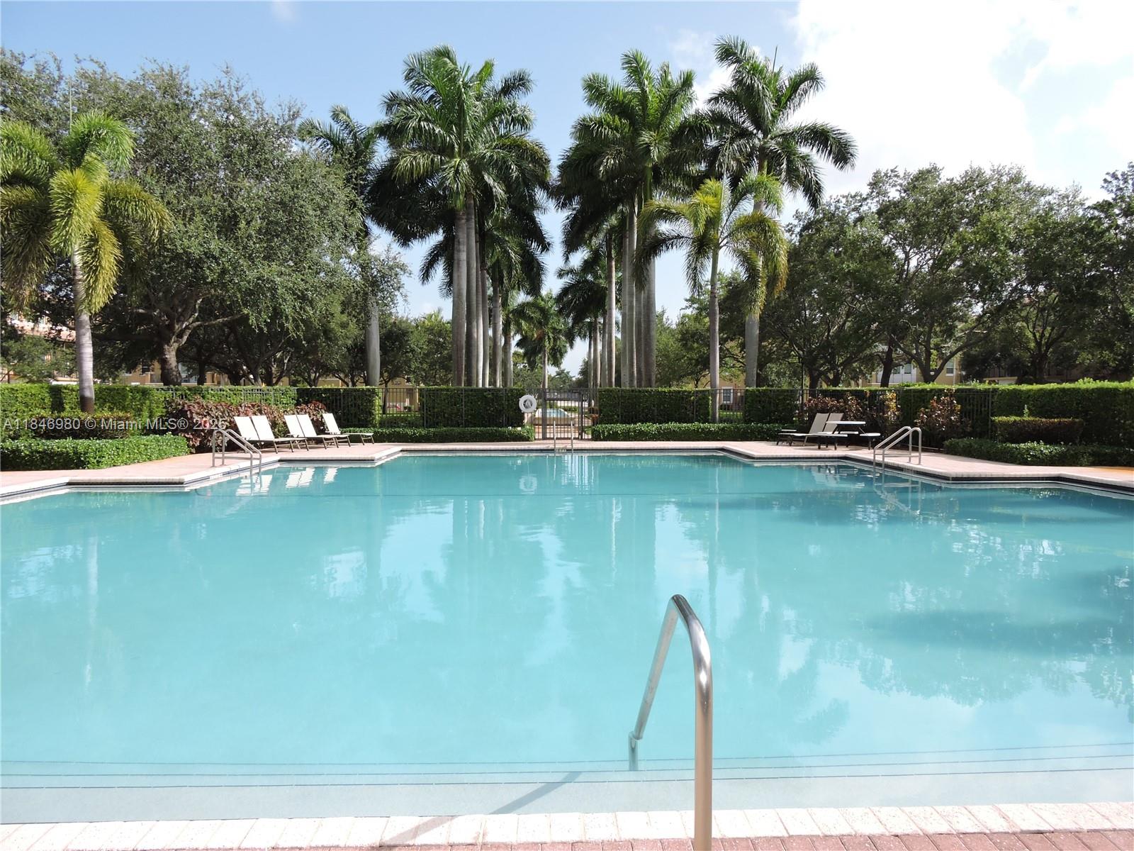 CLOBBLESTONE CONDO - Residential Lease