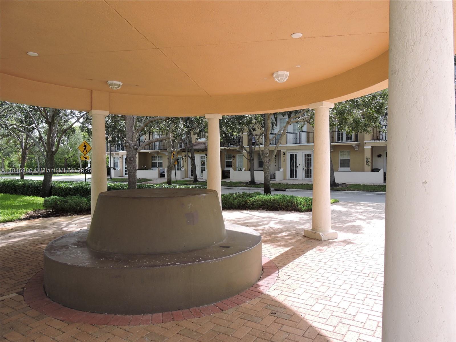 CLOBBLESTONE CONDO - Residential Lease