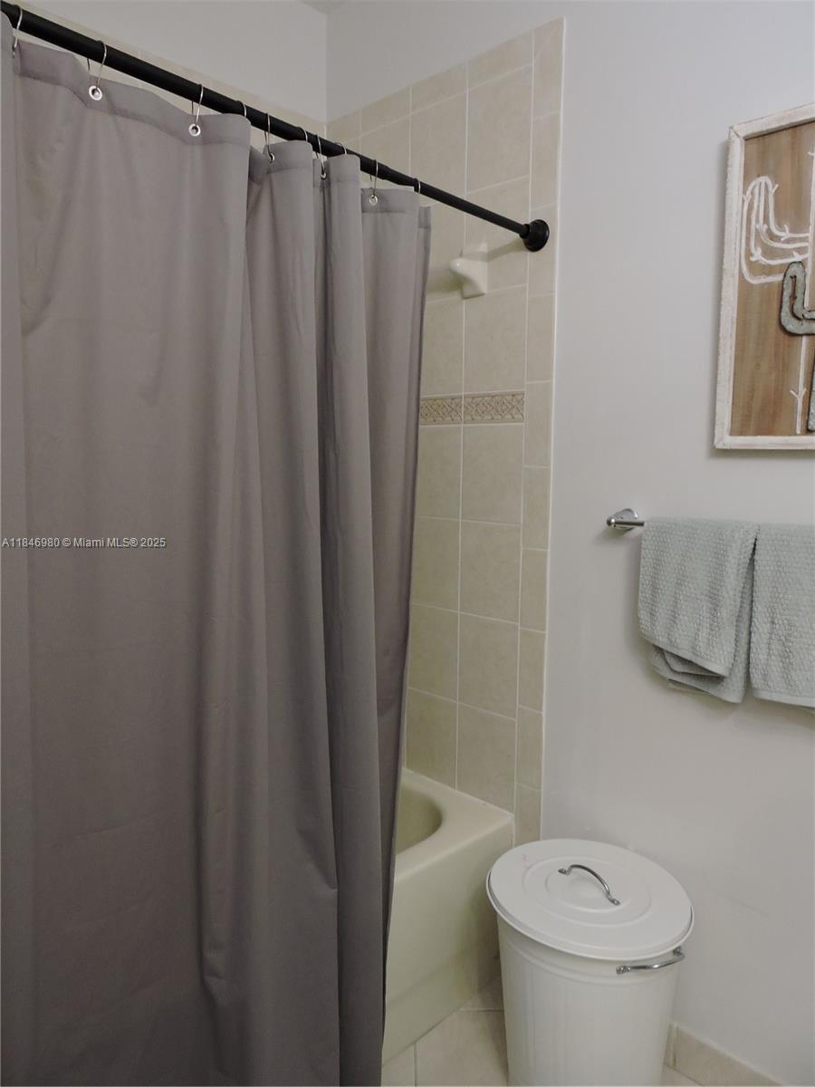 CLOBBLESTONE CONDO - Residential Lease