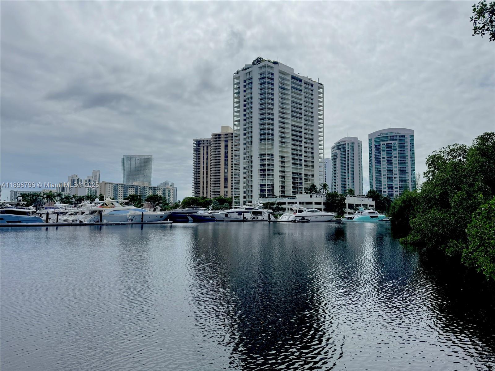 THE YACHT CLUB AT AVENTUR - Residential