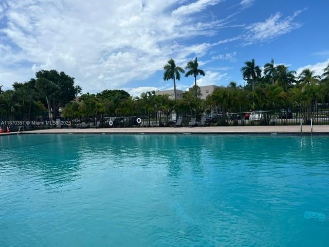 HORIZONS WEST CONDO #2 - Residential