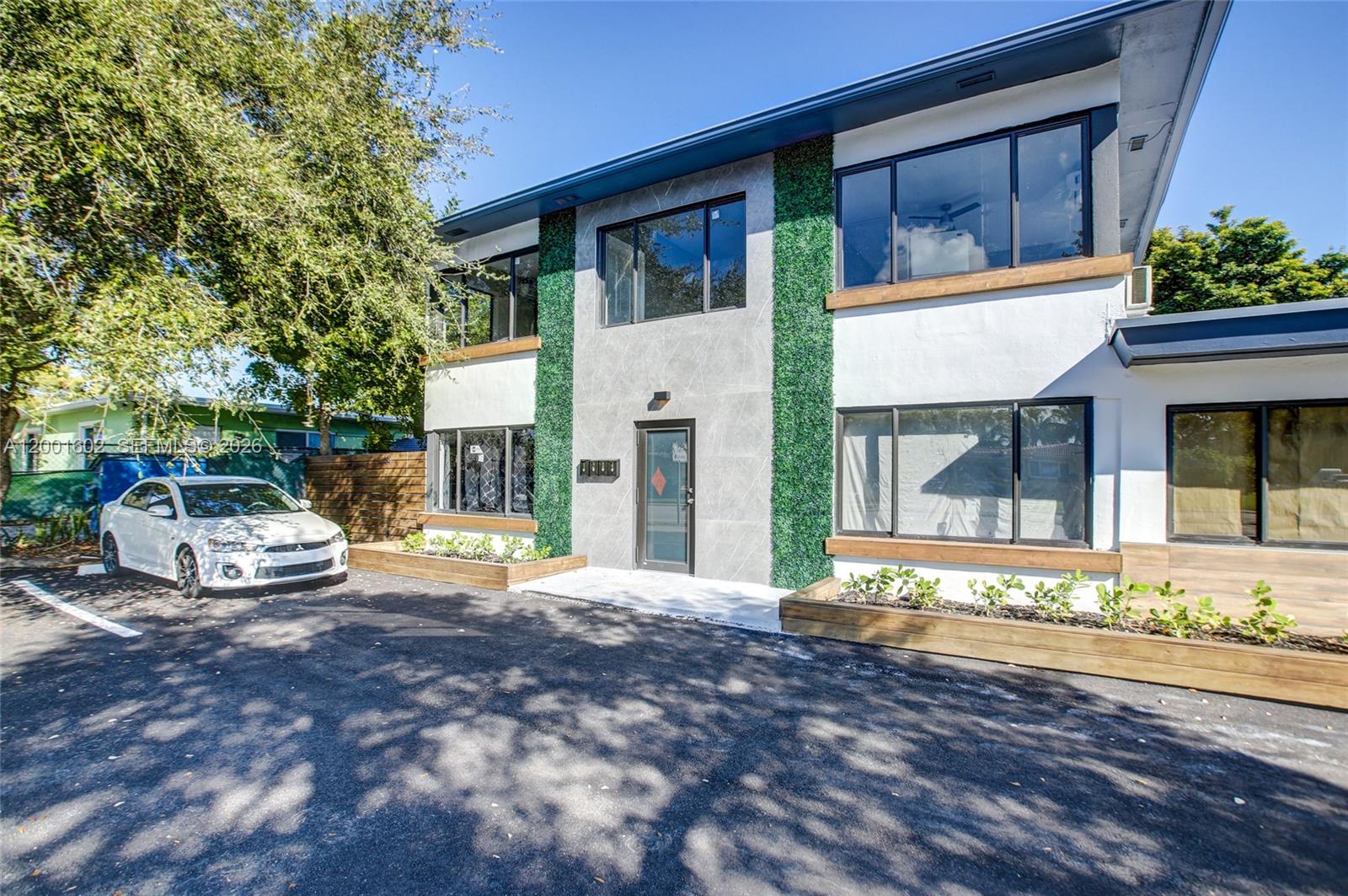 LAUDERDALE - Residential Lease