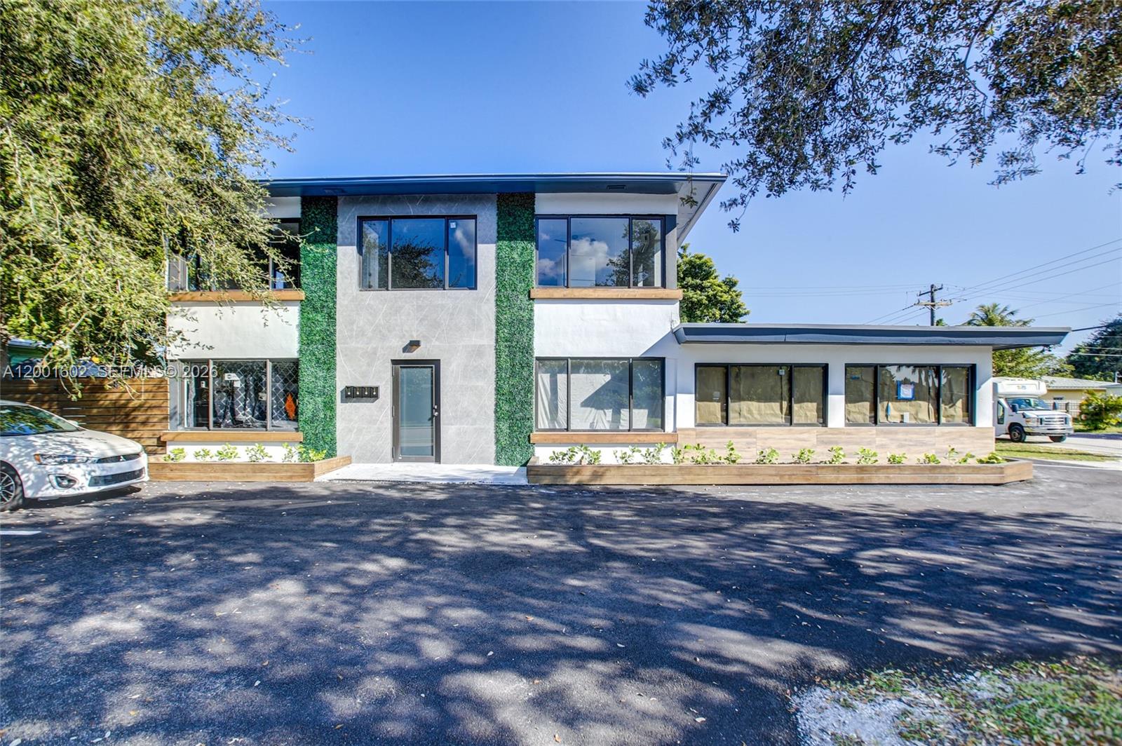 LAUDERDALE - Residential Lease