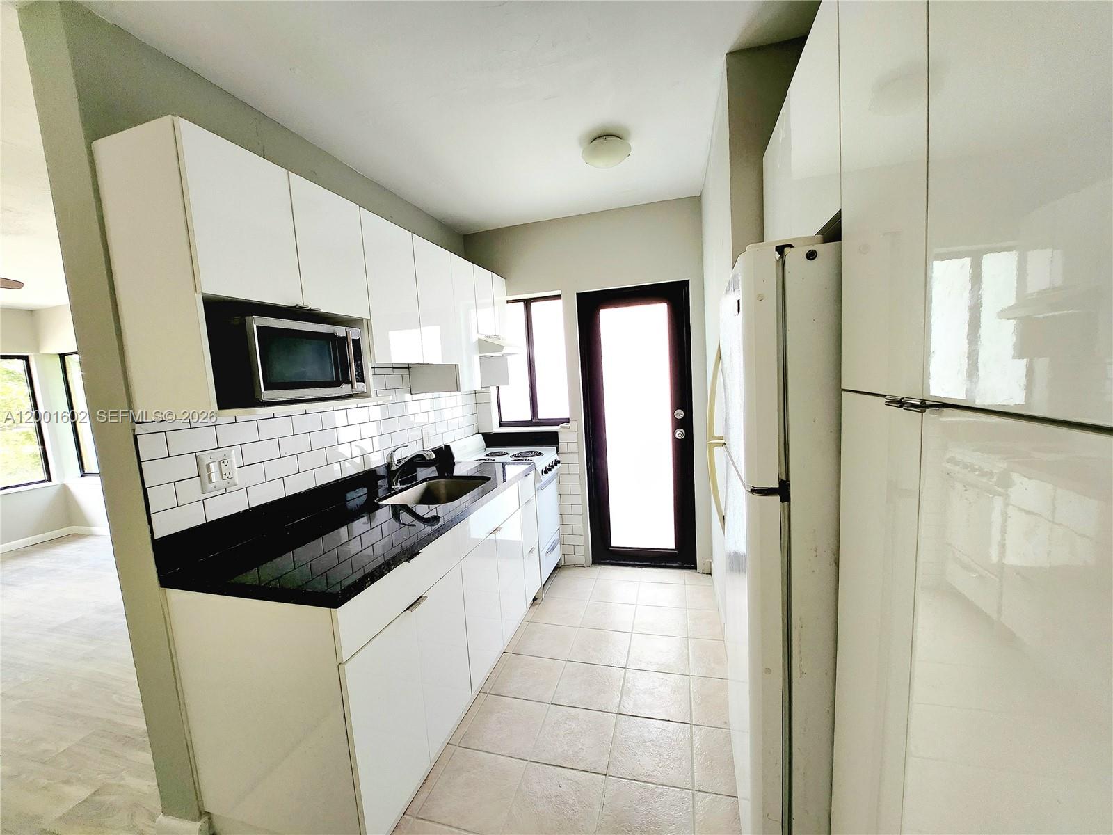LAUDERDALE - Residential Lease