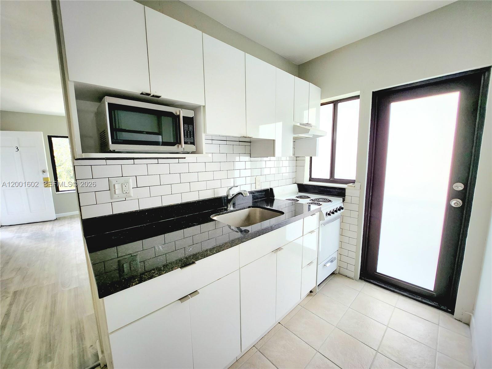 LAUDERDALE - Residential Lease