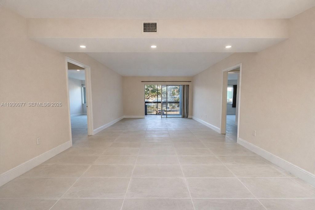 Photo of 731 N Pine Island Rd #206, Plantation, FL 33324 (MLS # A11930077)