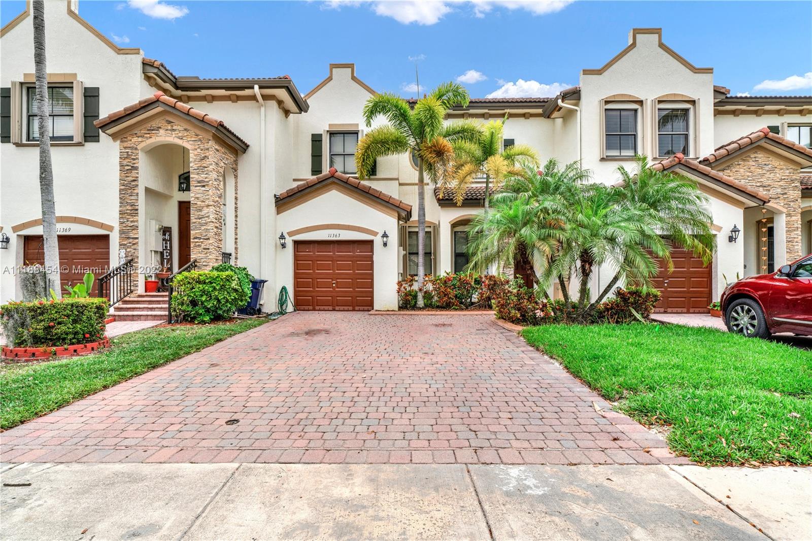 Beautiful Townhouse in the Silver Palms community. Great floor plan. Tile and carpet floors. Master bedroom with master bathroom with dual sinks, separate bathtub and shower. Great size bedrooms with a natural light. Washer and dryer in the unit. Patio in the backyard with the lakeview.