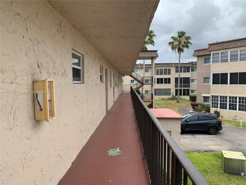 705 Lori Dr 203 Palm Springs FL 33461