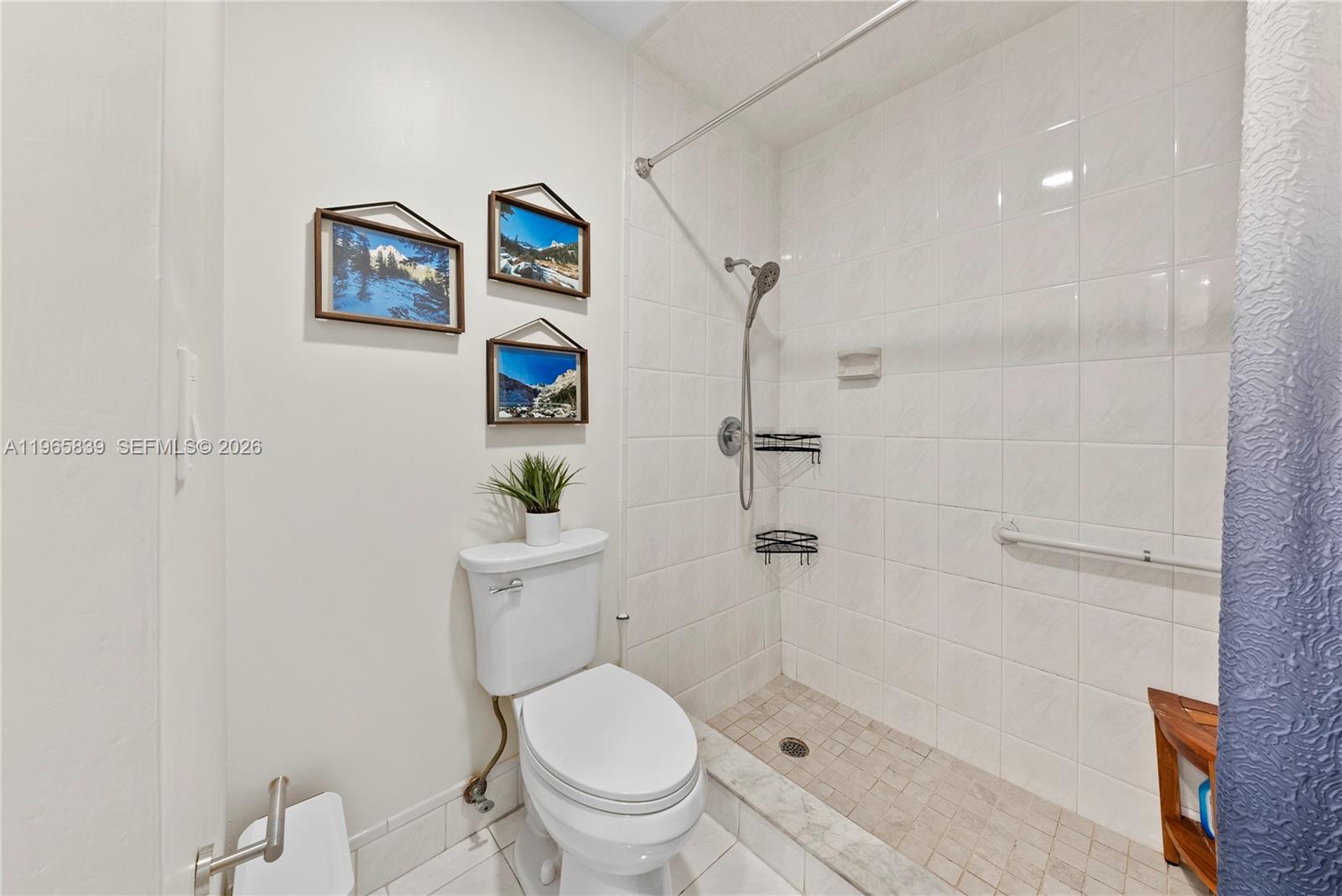 COUNTRY WALK SEC 2 - Residential