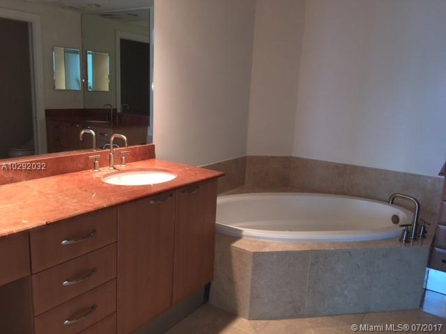 DIPLOMAT OCEANFRONT RESID - Residential Lease