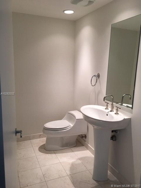 DIPLOMAT OCEANFRONT RESID - Residential Lease