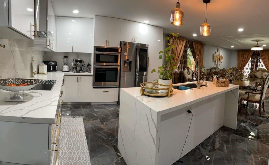 LAKESIDE SOUTH - Residential