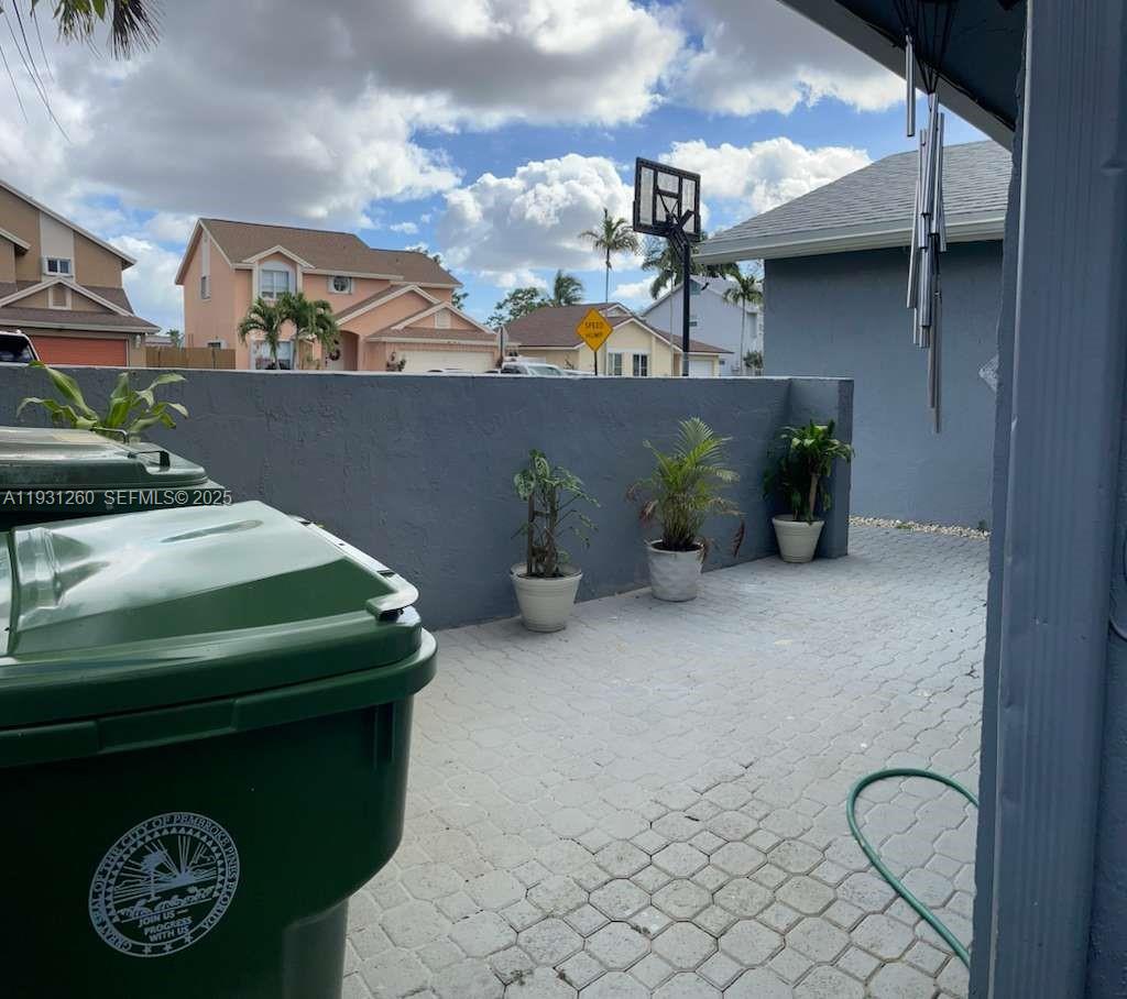 LAKESIDE SOUTH - Residential