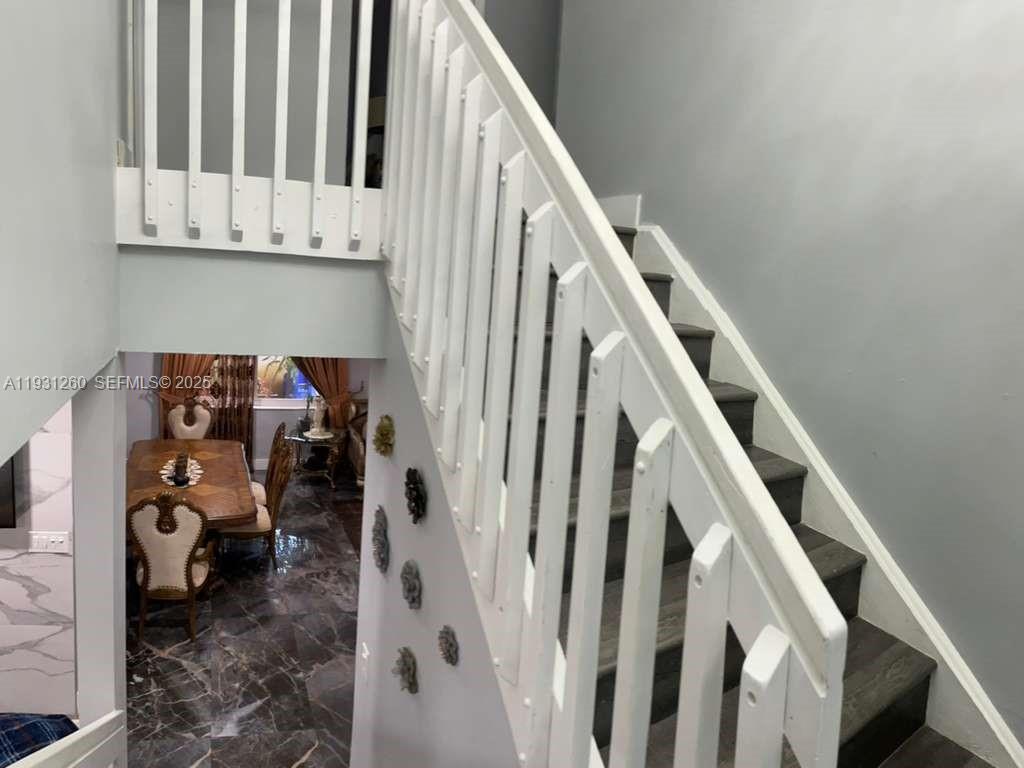 LAKESIDE SOUTH - Residential