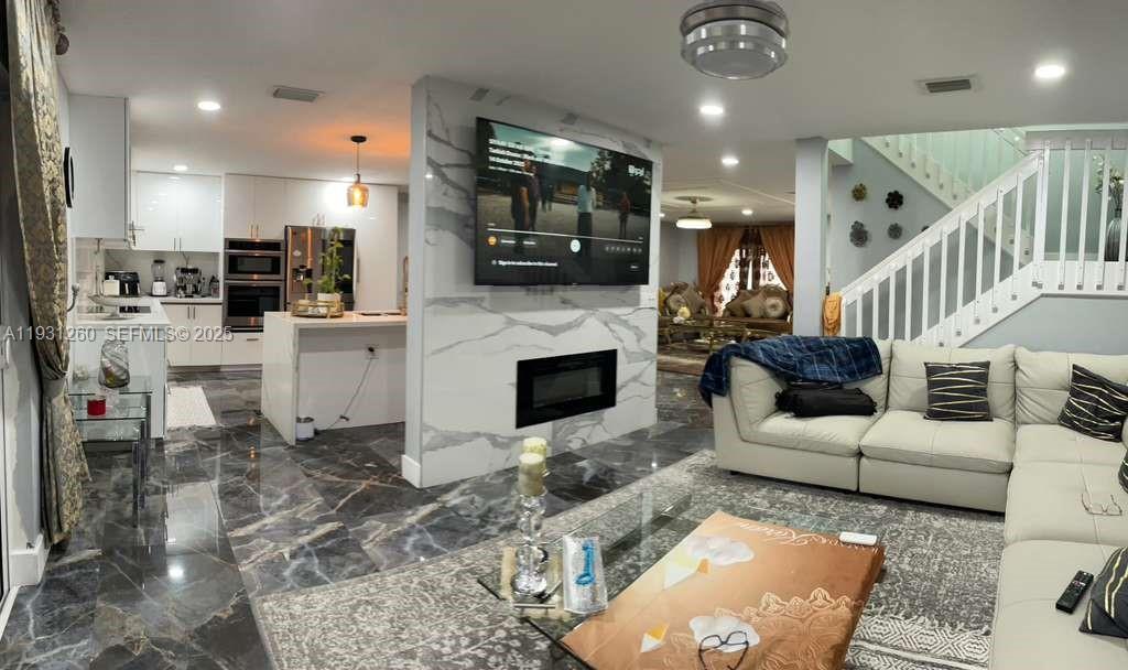 LAKESIDE SOUTH - Residential