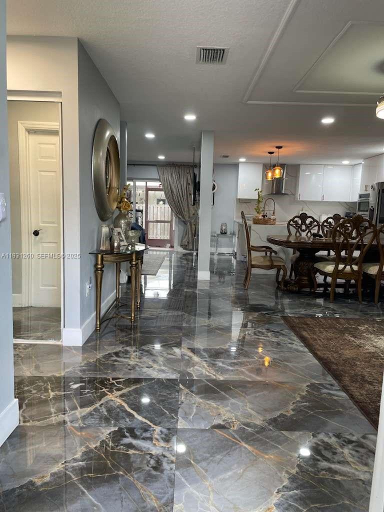 LAKESIDE SOUTH - Residential