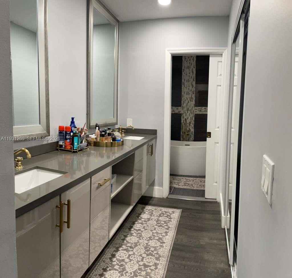 LAKESIDE SOUTH - Residential