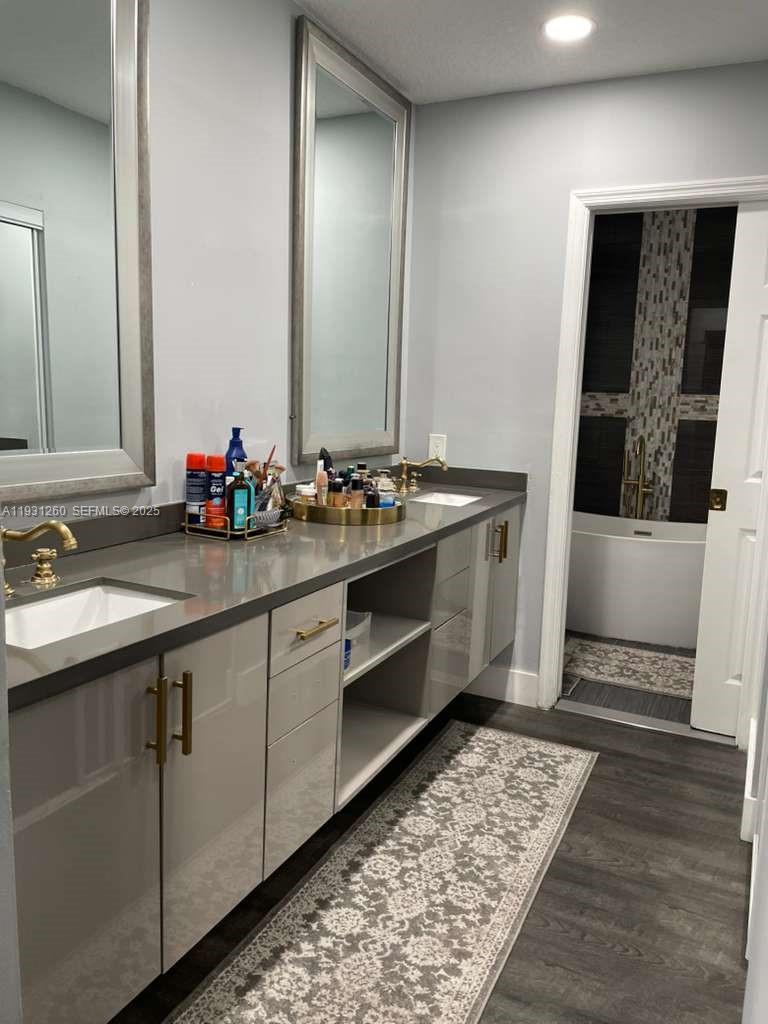 LAKESIDE SOUTH - Residential