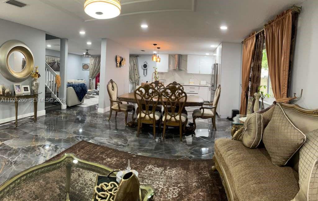 LAKESIDE SOUTH - Residential