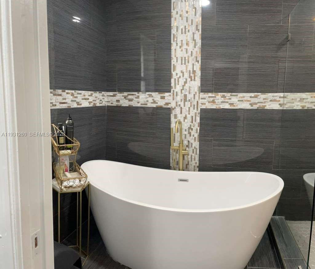 LAKESIDE SOUTH - Residential