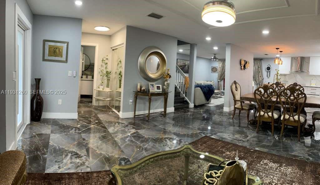 LAKESIDE SOUTH - Residential