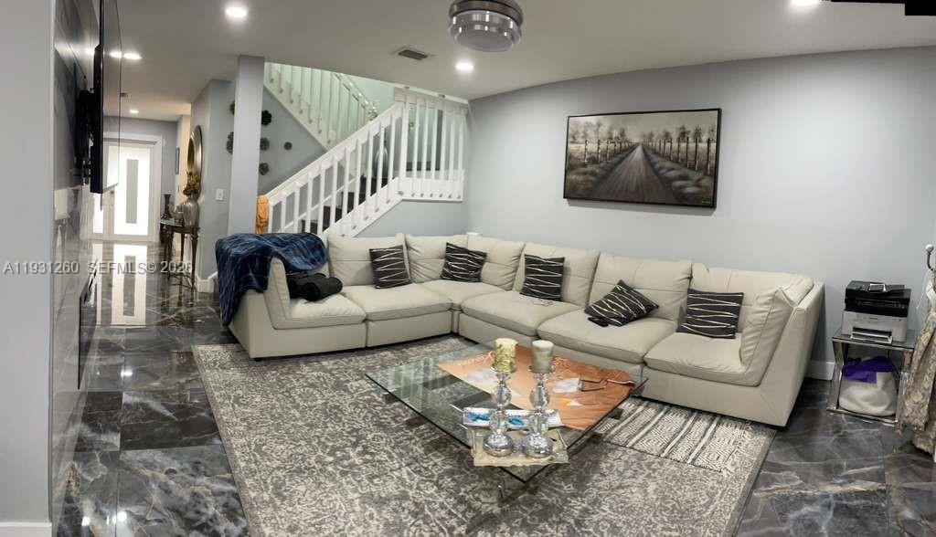 LAKESIDE SOUTH - Residential