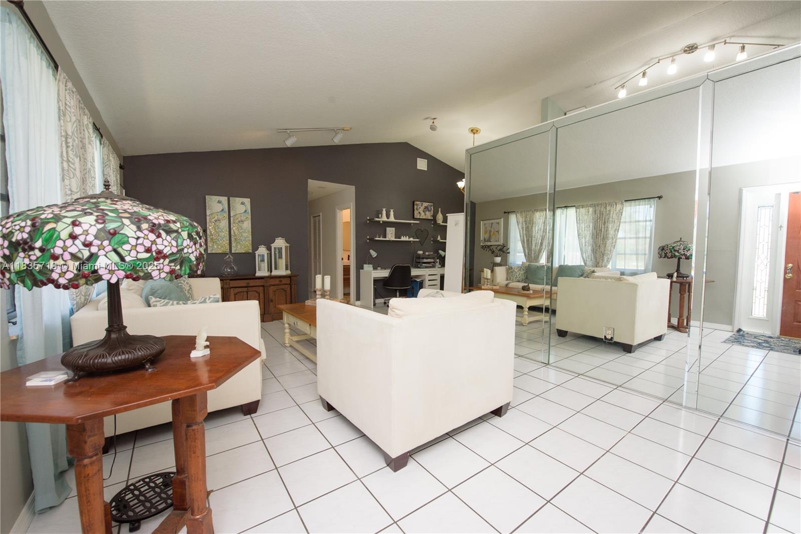 REDLANDS MANSIONS 1ST ADD - Residential