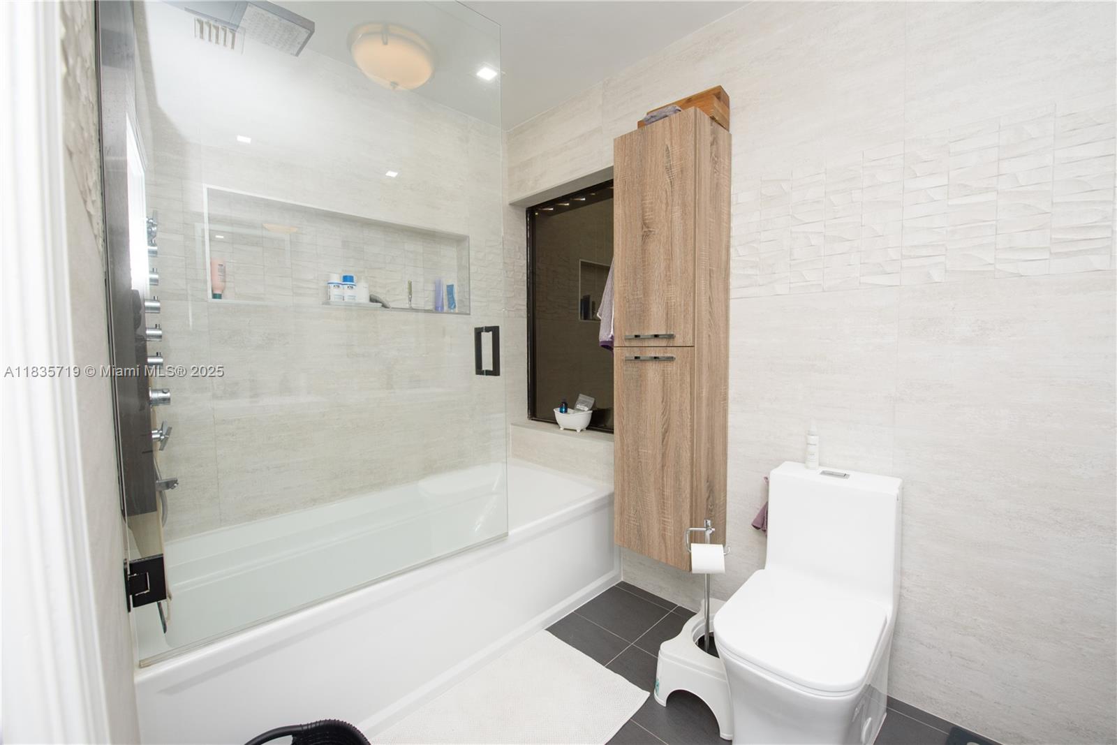 REDLANDS MANSIONS 1ST ADD - Residential