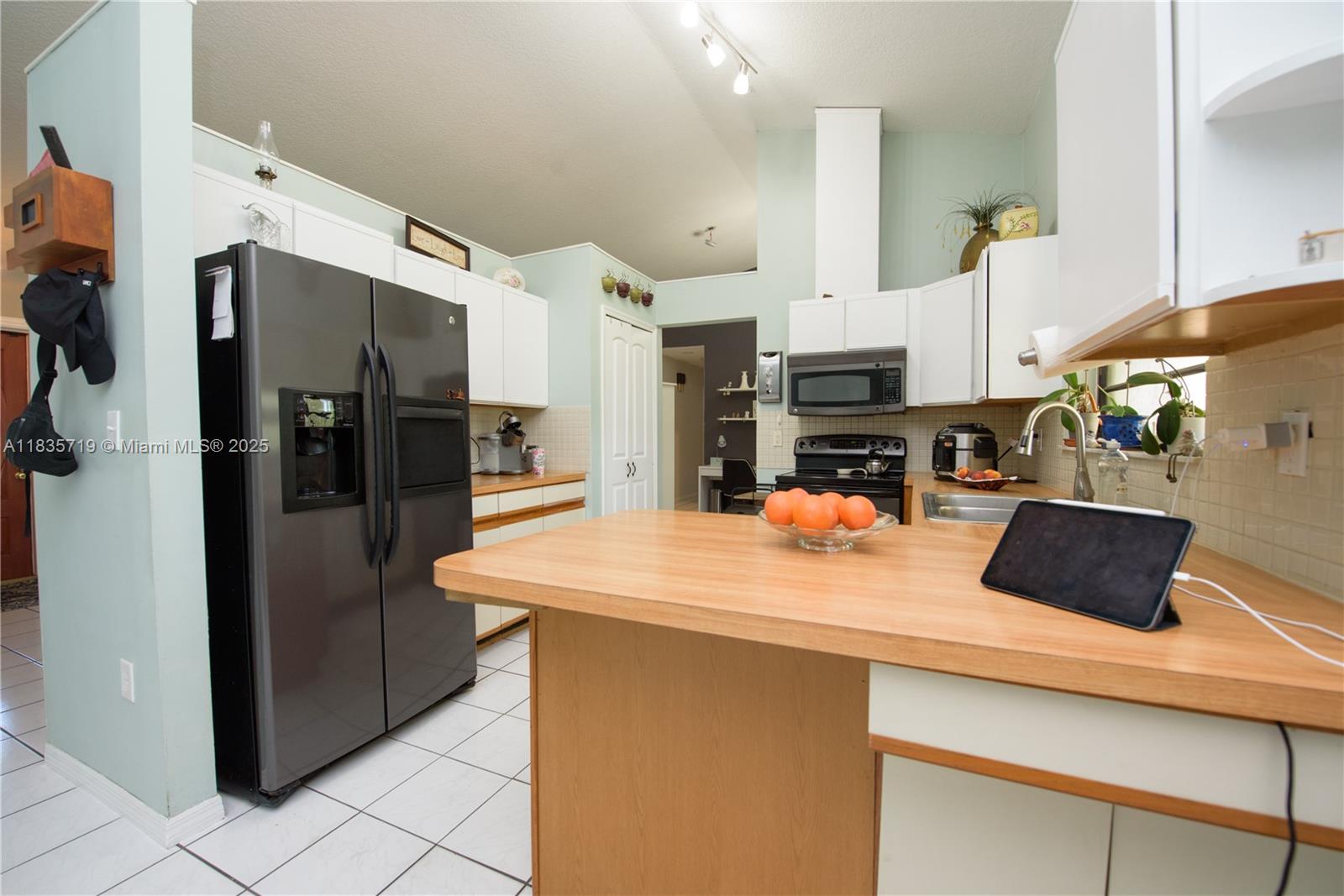 REDLANDS MANSIONS 1ST ADD - Residential