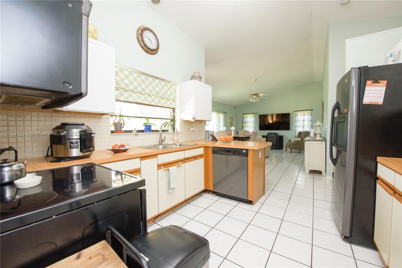 REDLANDS MANSIONS 1ST ADD - Residential