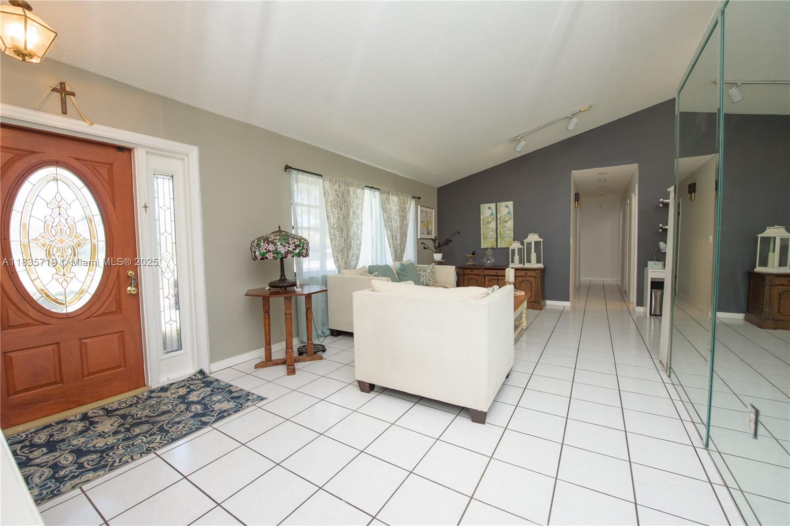 REDLANDS MANSIONS 1ST ADD - Residential