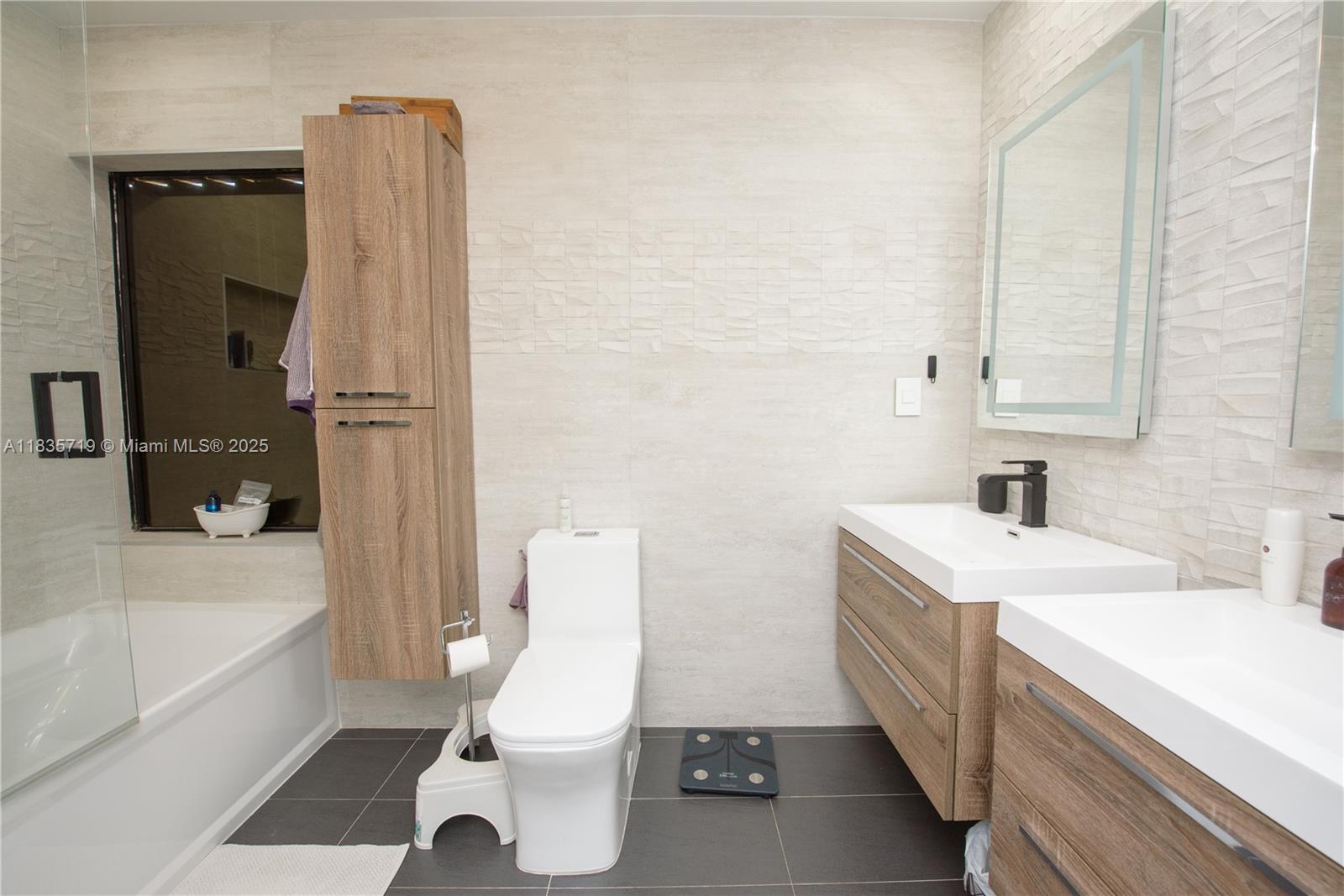 REDLANDS MANSIONS 1ST ADD - Residential