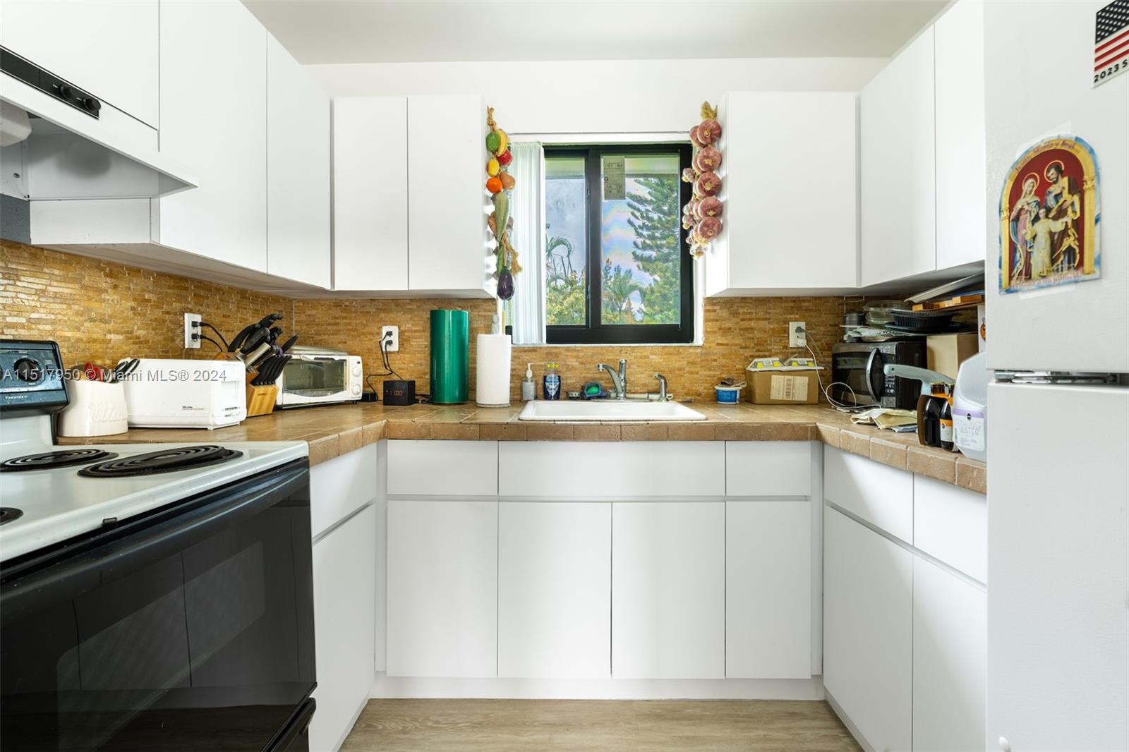 Miami, Florida 33184, United States, 8 Bedrooms Bedrooms, ,7 BathroomsBathrooms,Residential,Active,66461