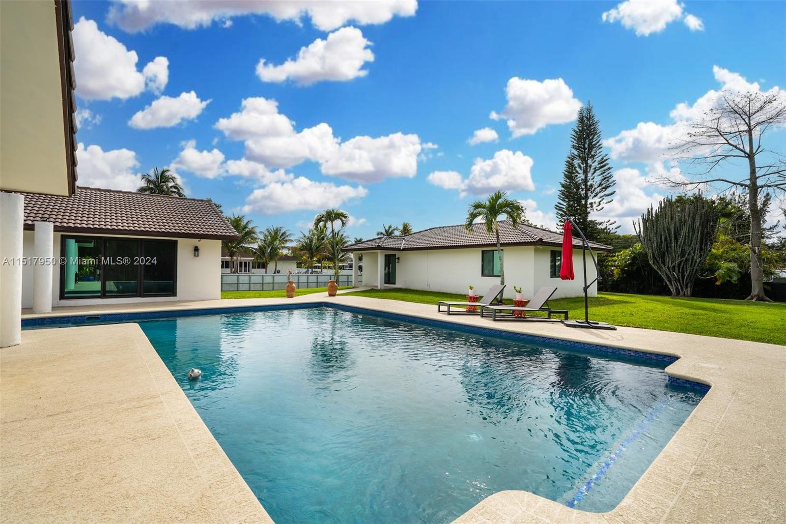 Miami, Florida 33184, United States, 8 Bedrooms Bedrooms, ,7 BathroomsBathrooms,Residential,Active,66461