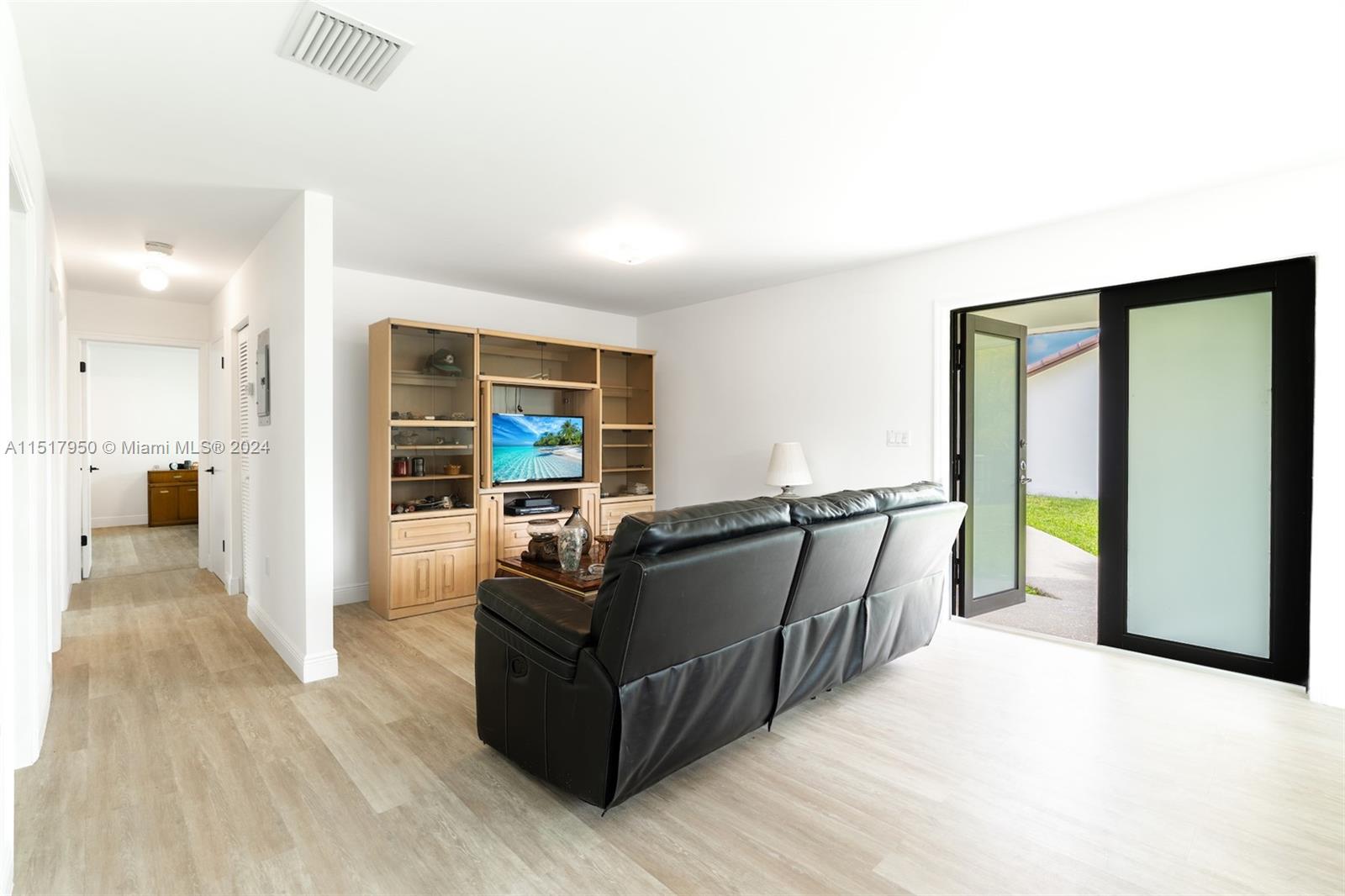 Miami, Florida 33184, United States, 8 Bedrooms Bedrooms, ,7 BathroomsBathrooms,Residential,Active,66461